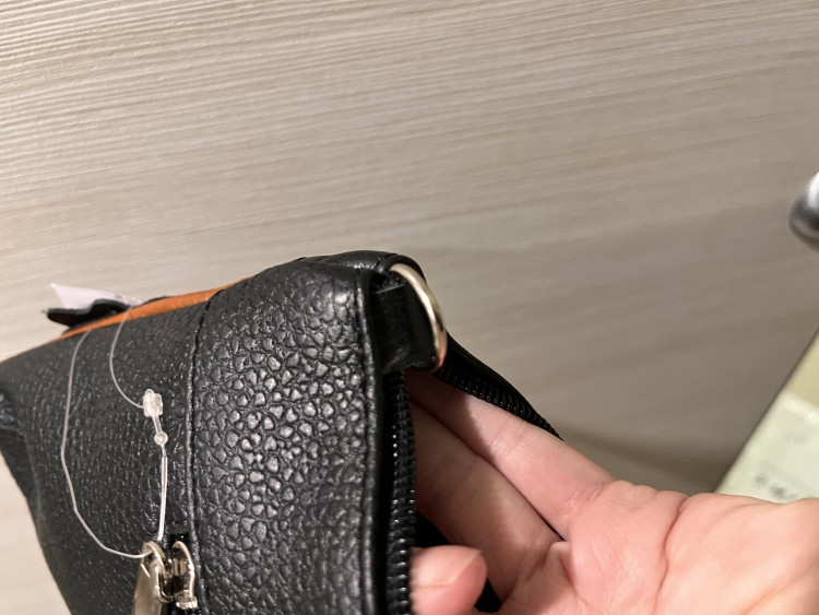 Обычно они пришивают так, что подклад не виден 