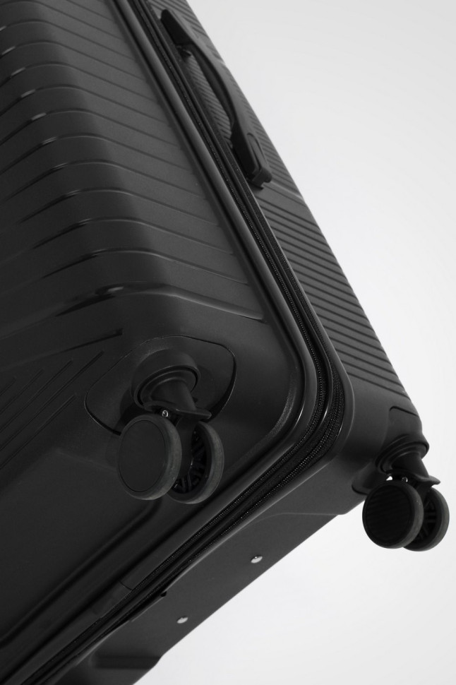 Чемодан Eberhart 49M Miracle полипропилен  Чемодан Eberhart 49M Miracle полипропилен