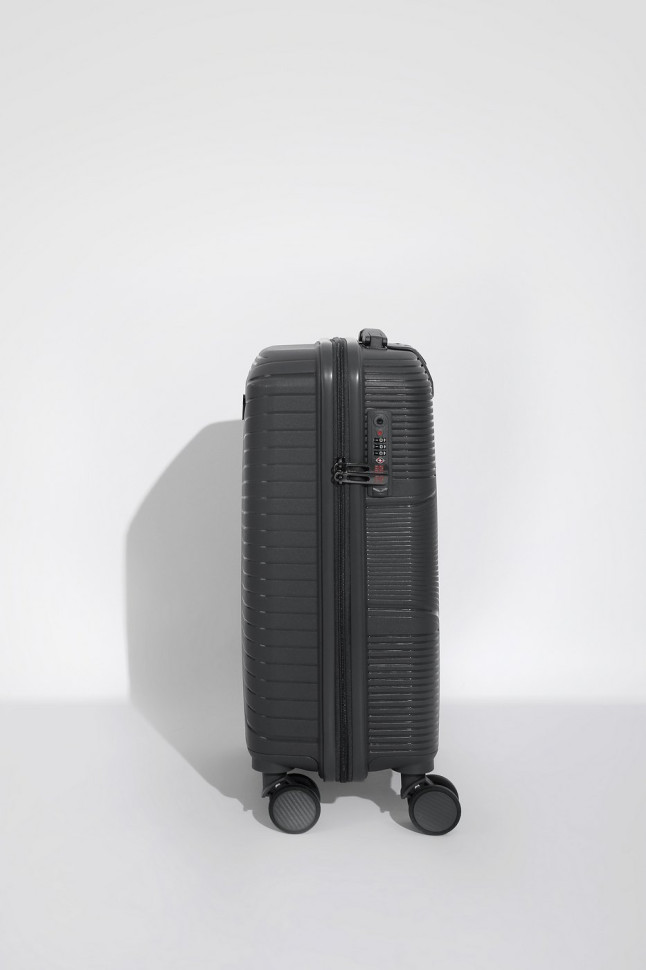 Чемодан Eberhart 49M Miracle полипропилен  Чемодан Eberhart 49M Miracle полипропилен