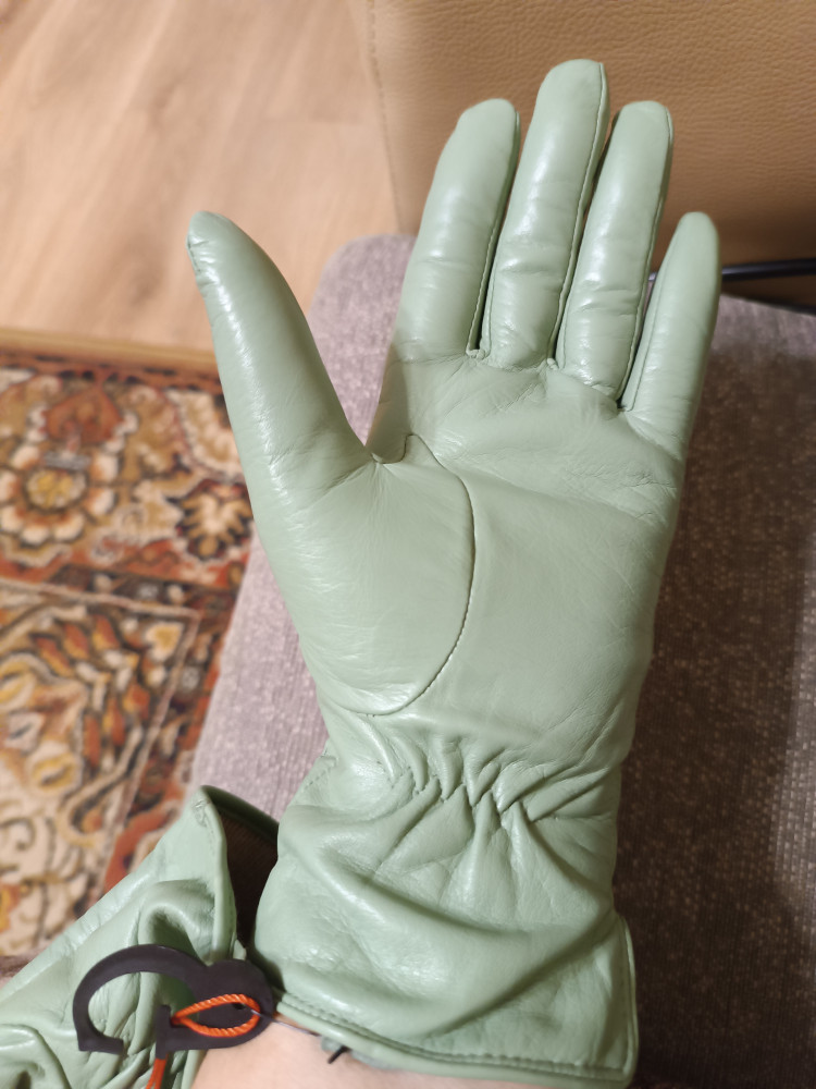 Очень мягкие и соответствуют заявленному размеру.