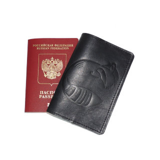 Обложка для паспорта кожаная Черный, Енот